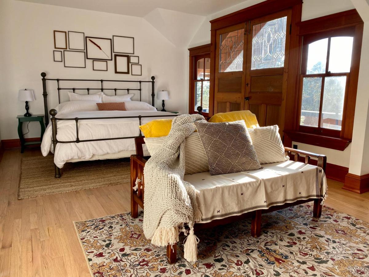 Harrisburg Mount Tom House Bed & Breakfast エクステリア 写真